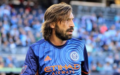 FN电竞精华-佩洛娃这脚传中落点极佳